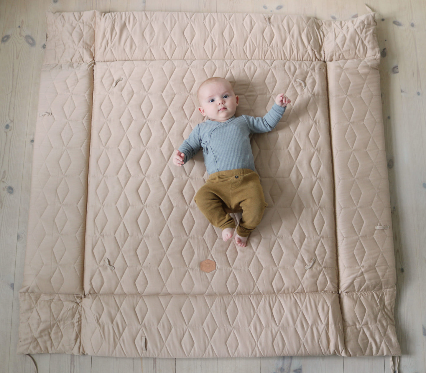 Activity nest - Soft quilt Doeskin