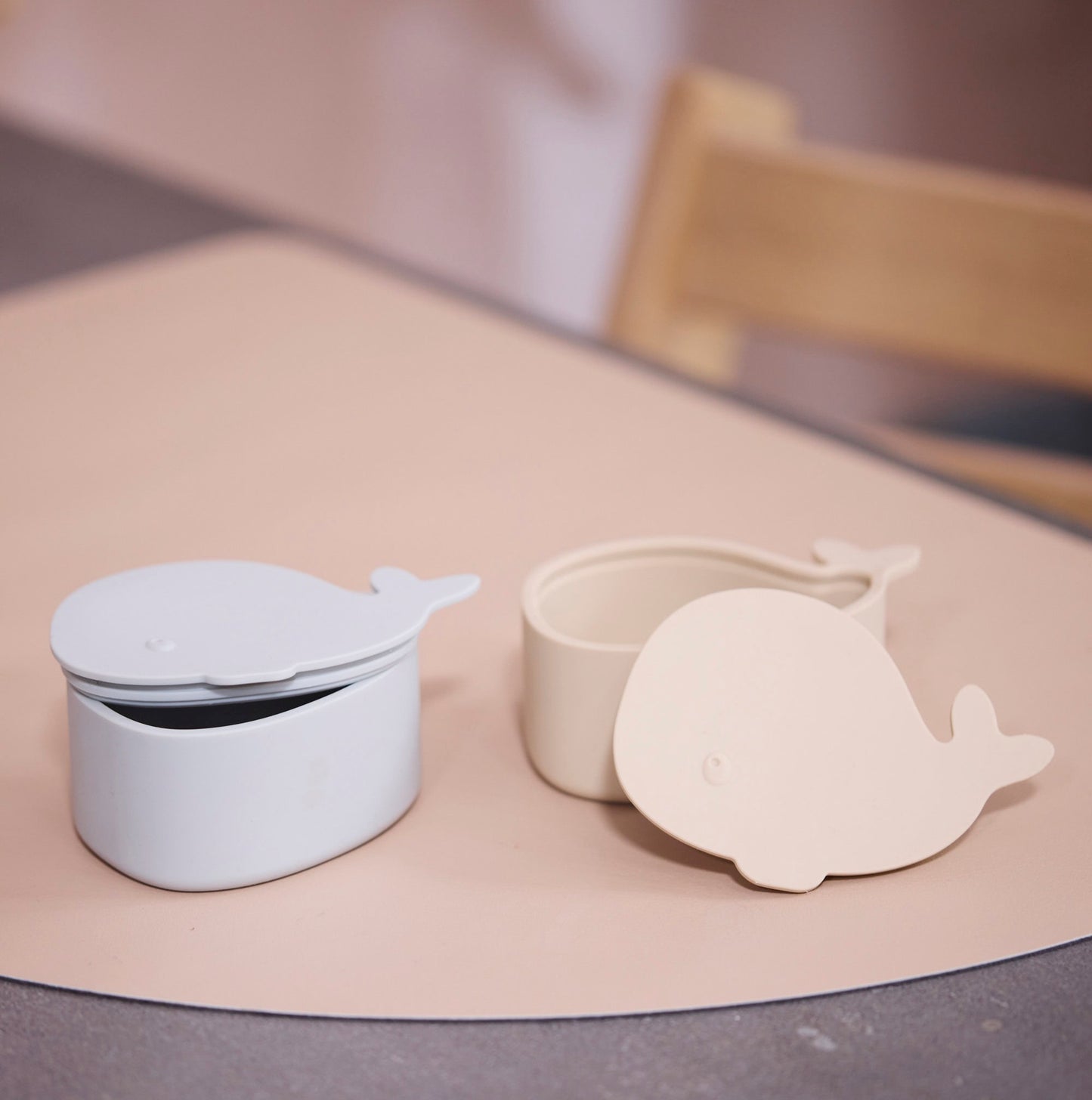 Set of 2 silicone mini snack boxes Christian the Whale - Pearl Blue