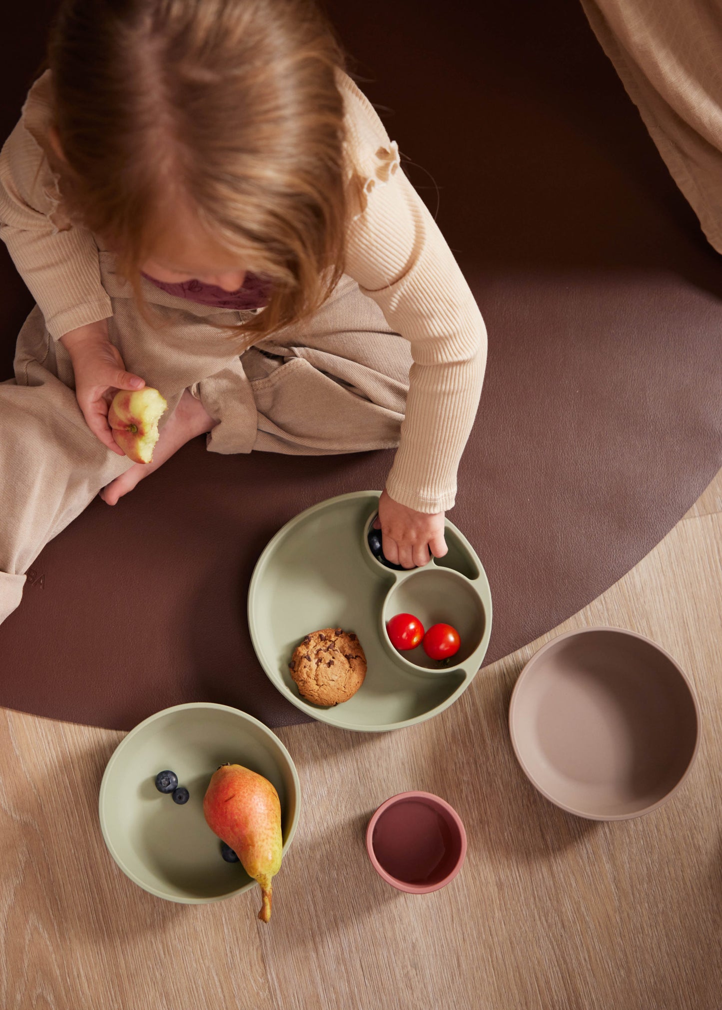 Silicone divided plate