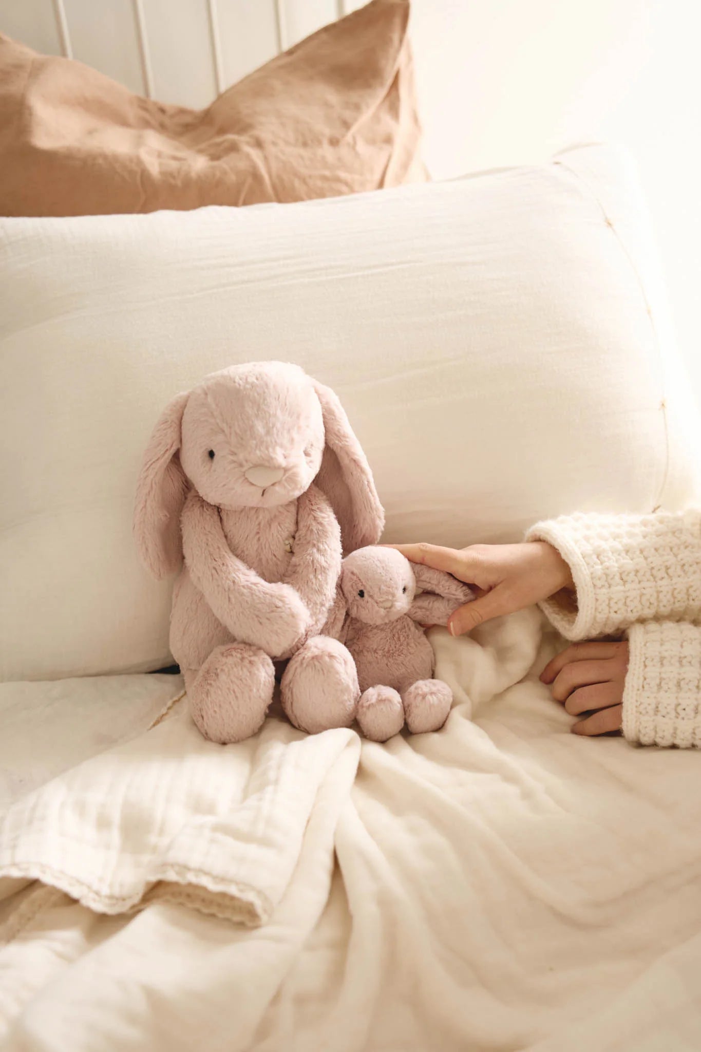 Snuggle Bunnies - Frankie the Hugging Bunny - Blossom
