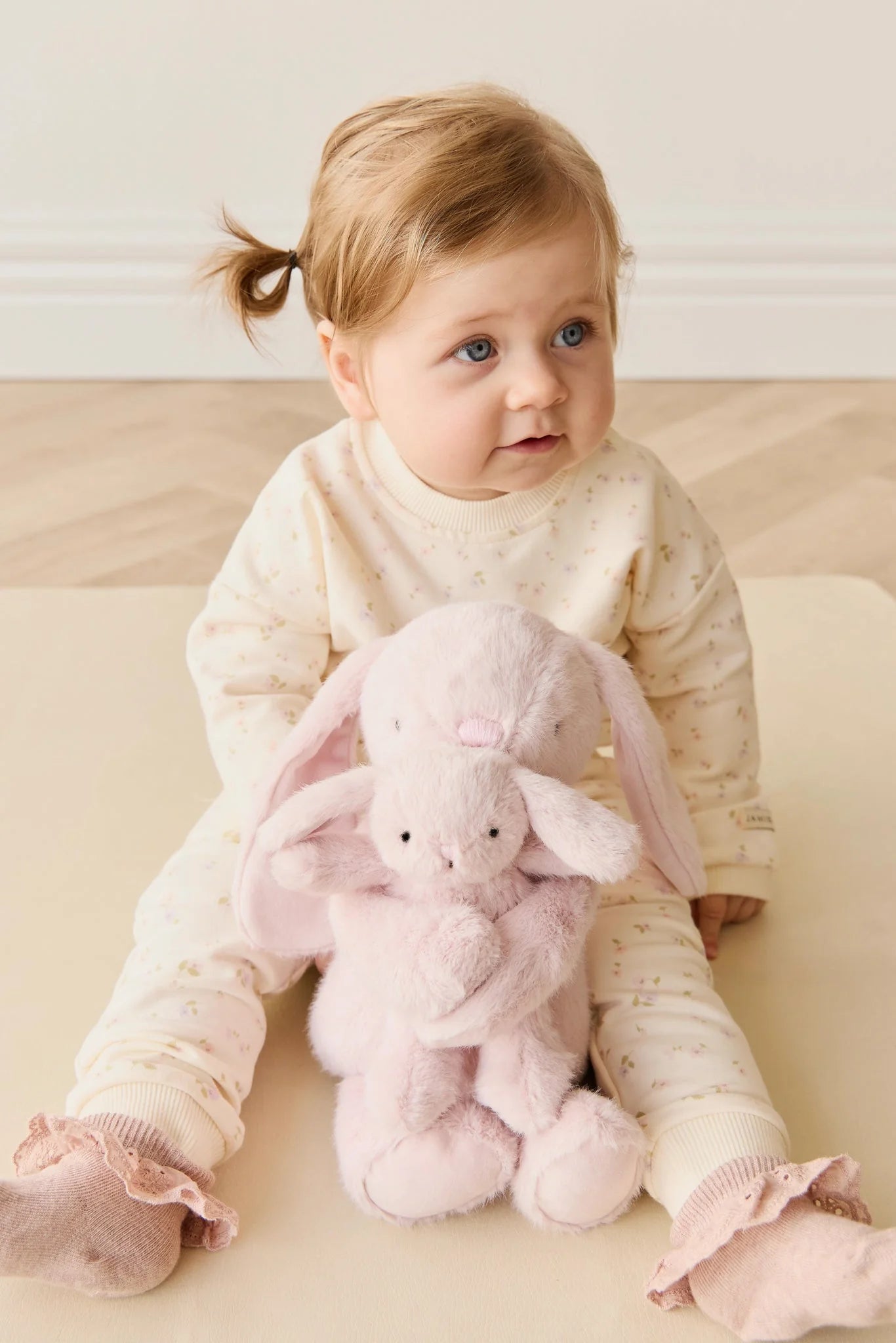 Snuggle Bunnies - Frankie the Hugging Bunny - Blossom
