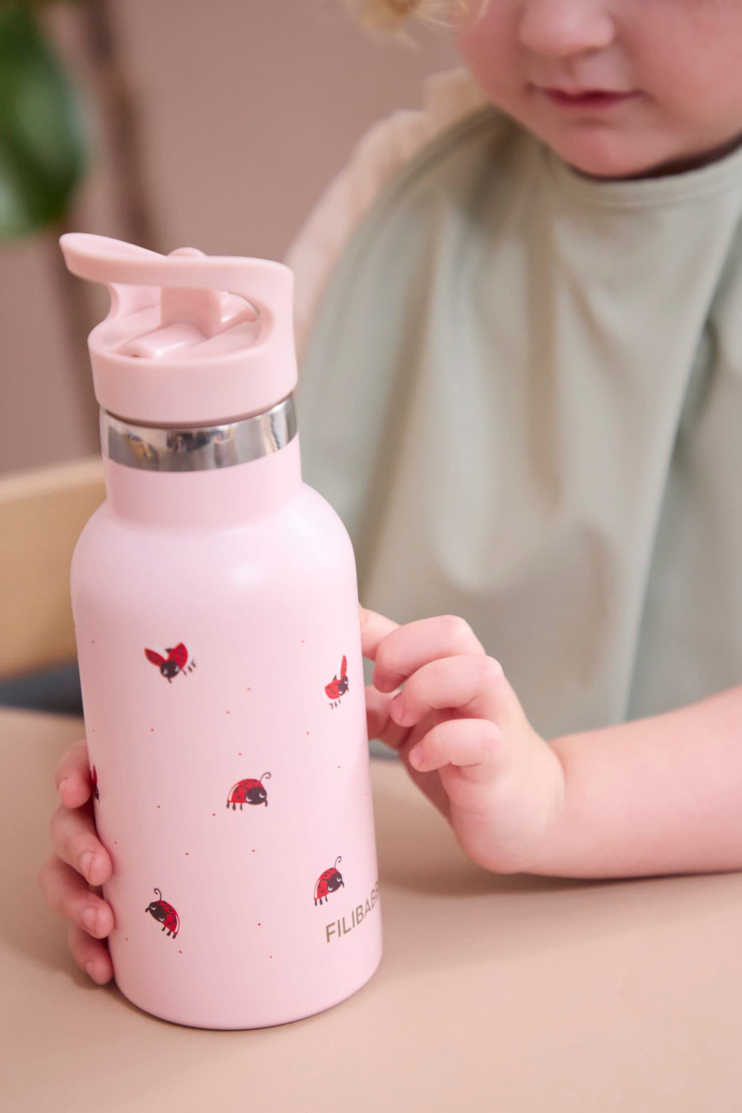 Stainless steel water bottle