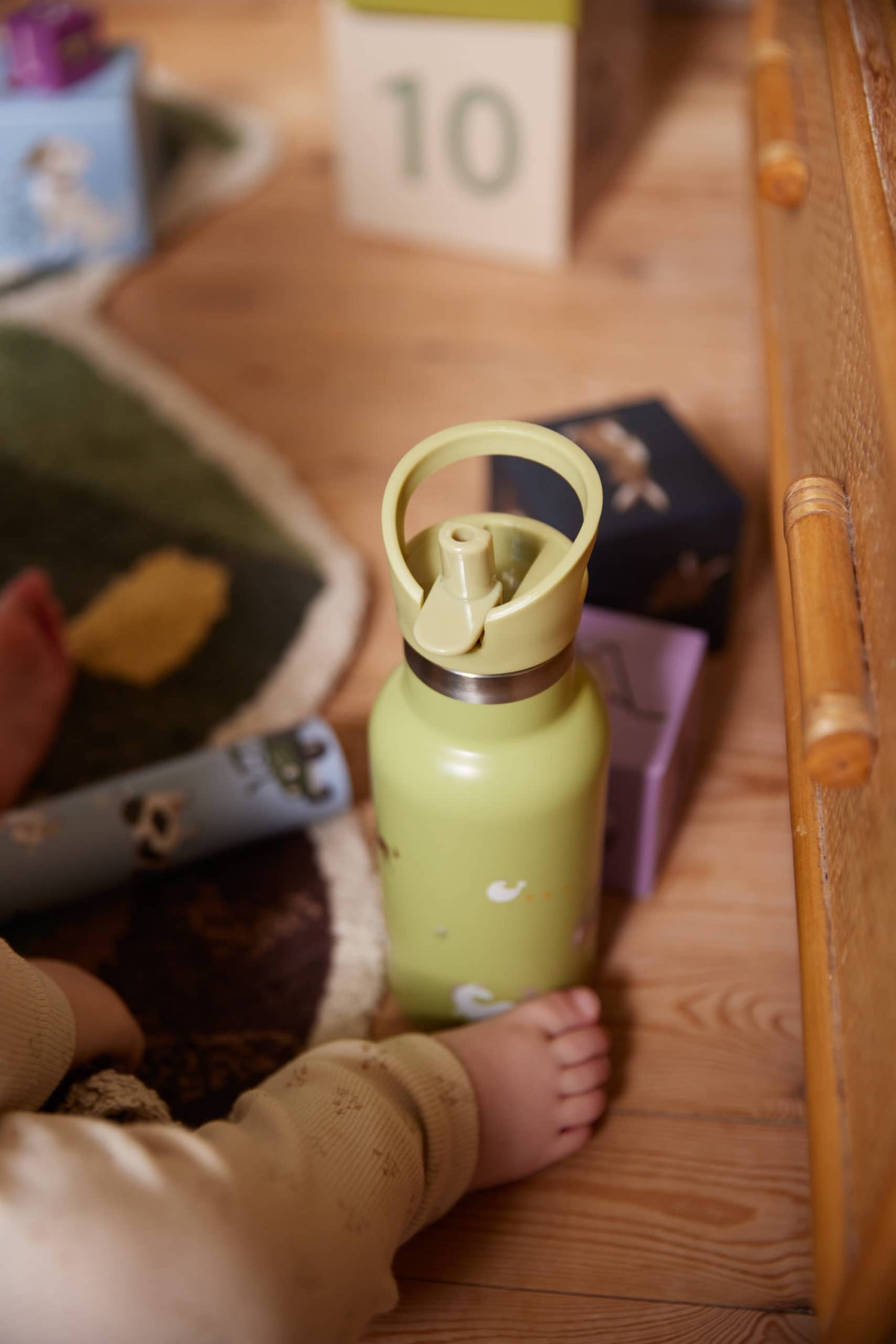 Stainless steel water bottle