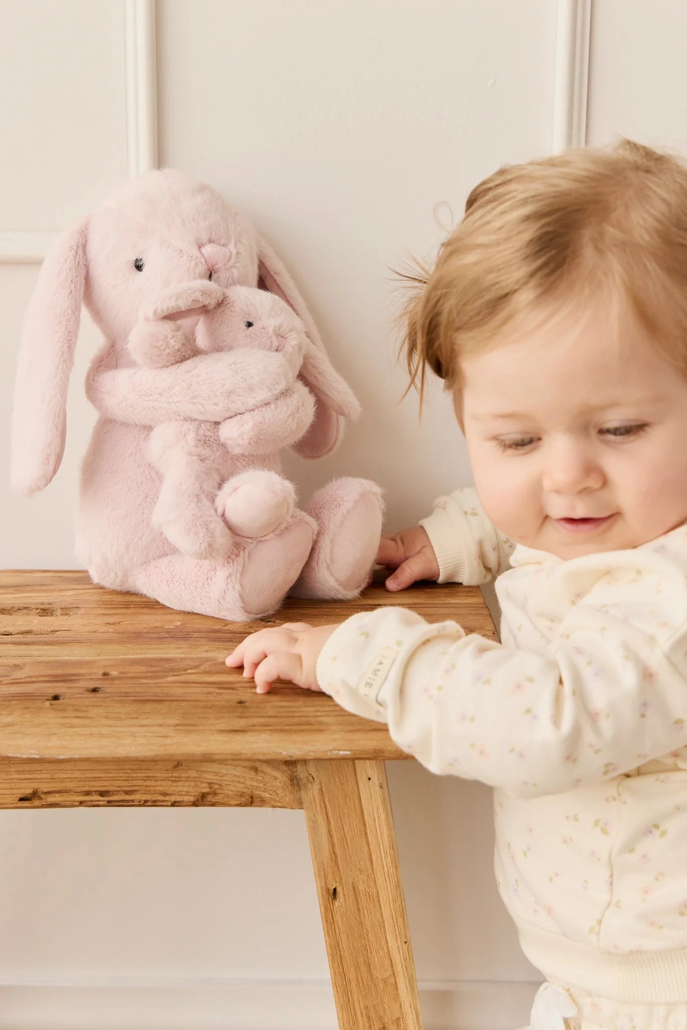 Snuggle Bunnies - Frankie the Hugging Bunny - Blossom
