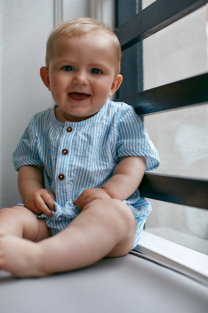 SEERSUCKER ROMPER W. SLEEVES