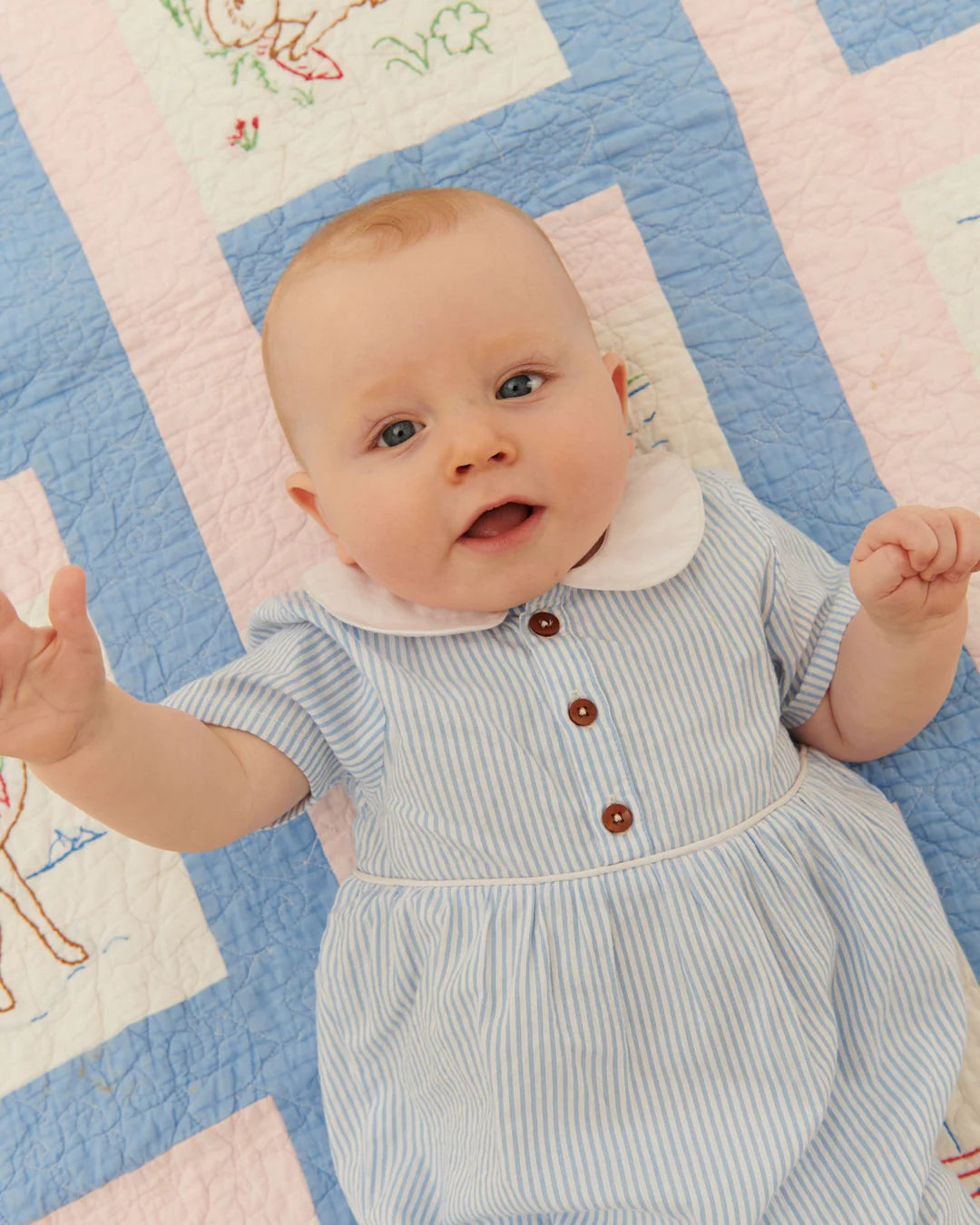 SEERSUCKER ROMPER W. COLLAR - SKY BLUE W CREAM STRIPE